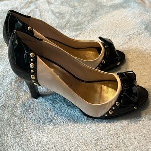 SOLD Sexy dress shoes with 3 to  3.5 inch heel. Off white and black